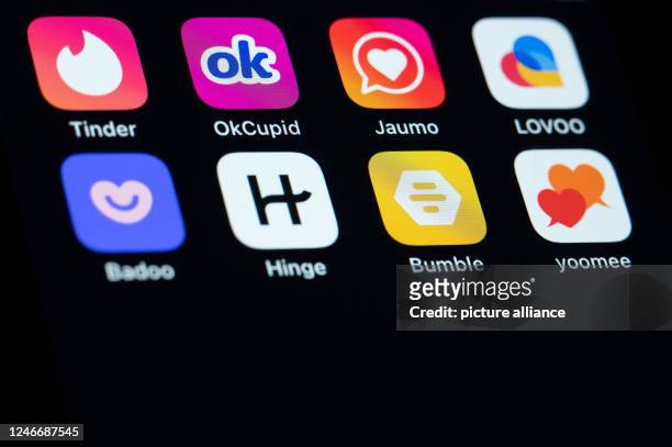 January 2023, Baden-Württemberg, Rottweil: Dating apps can be seen on the display of an iPhone SE. Photo: Silas Stein/dpa