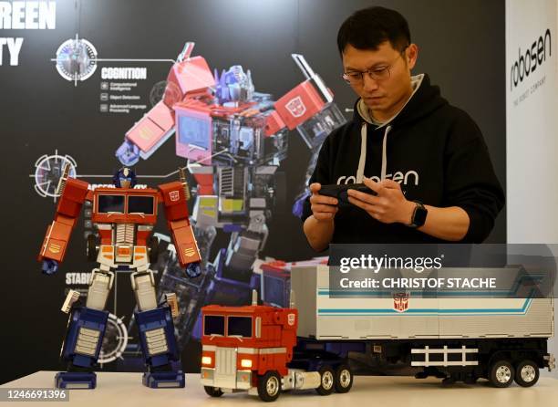 Transformer Robot Telecom Transformer Robot Stock-Fotos und Bilder - Getty Images