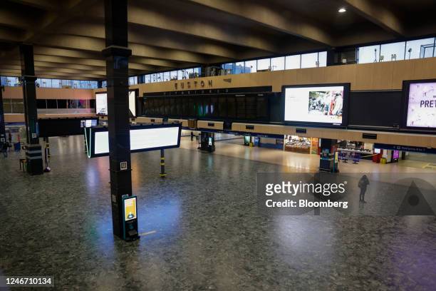 Near-empty concourse at London Euston railway station during joint strike action by train drivers, teachers, university staff and civil servants, in...