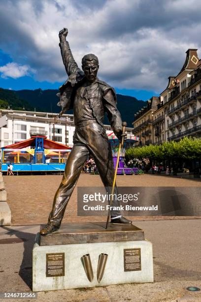 An artful brass statue of Freddie Mercury in the center of the town Montreux, on the shore of Lake Geneva.