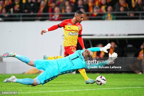 Wesley Said of RC Lens is challenged by Kasper Schmeichel of OGC Nice during the Ligue 1 Uber Eats match between RC Lens and OGC Nice at Stade...