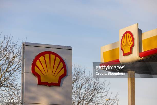 Shell Entrance Gas Station Entrance Photos and Premium High Res Pictures - Getty Images