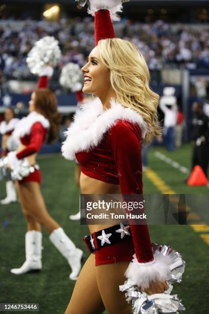 Dallas Cowboys Cheerleaders Photos and Premium High Res Pictures ...