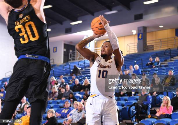 Cal State Bakersfield Roadrunners guard Marvin McGhee III shots a basket from the outside during the game between UC Riverside and Cal State...