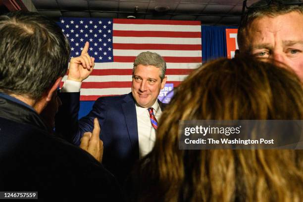 Youngstown, USA Tim Ryan thanks the crowd of supporters after his defeat in the U.S. Senate race against J.D. Vance, Youngstown, OH, USA on November...