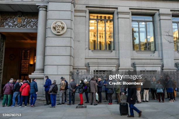 Customers queue outside the Bank of Spain, Spain's central bank, to purchase short-dated debt, known as letras, in Madrid, Spain, on Friday, Feb. 3,...