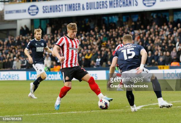 Joe Gelhardt of Sunderland takes on the Millwall defence during the Sky Bet Championship match between Millwall FC and Sunderland AFC at The Den, on...