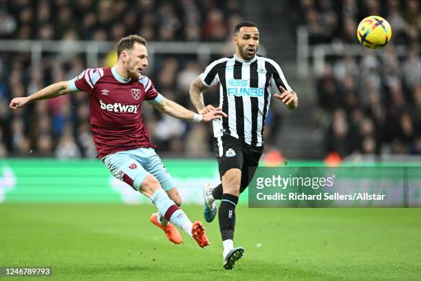 Vladimír Coufal of West Ham United crosses the ball past Callum Wilson of Newcastle United on the ball during the Premier League match between...