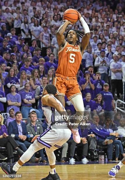 Marcus Carr of the Texas Longhorns shoots the ball against Markquis Nowell of the Kansas State Wildcats in the first half of the game at Bramlage...