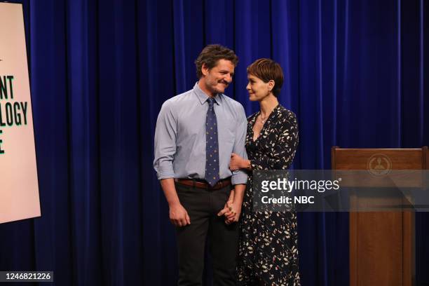 Pedro Pascal, Coldplay Episode 1838 -- Pictured: Host Pedro Pascal as teacher Mr. Ben and surprise guest Sarah Paulson as teacher Ms. Jenny during...