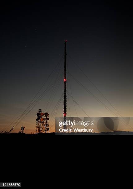 telecommunications towers - microwave tower stock pictures, royalty-free photos & images