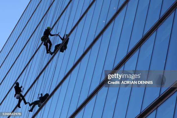 High Rise Window Glass Cleaner High Rise Window Cleaner Photos and Premium High Res Pictures - Getty ...