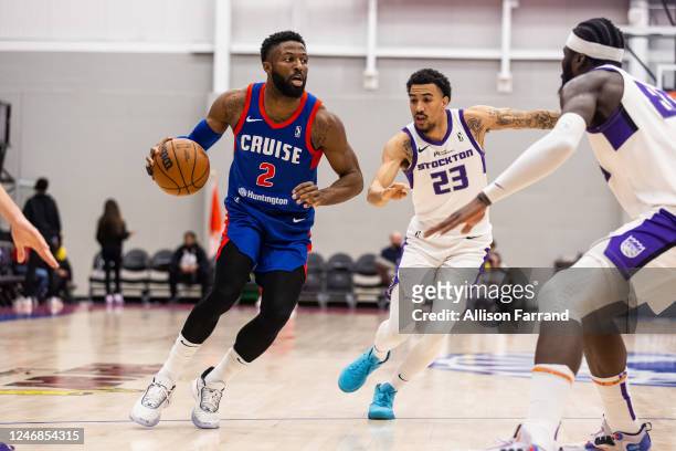 David Nwaba of the Motor City Cruise drives to the basket against Christian Terrell of the Stockton Kings on February 6, 2023 at Wayne State...