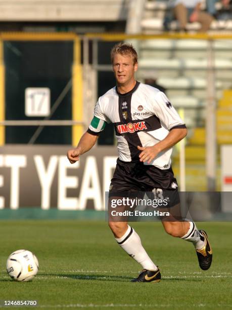 Vince Grella of Parma in action during the Serie A match between Parma and Atalanata at the Stadio Ennio Tardini on October 29, 2006 in Parma, Italy.