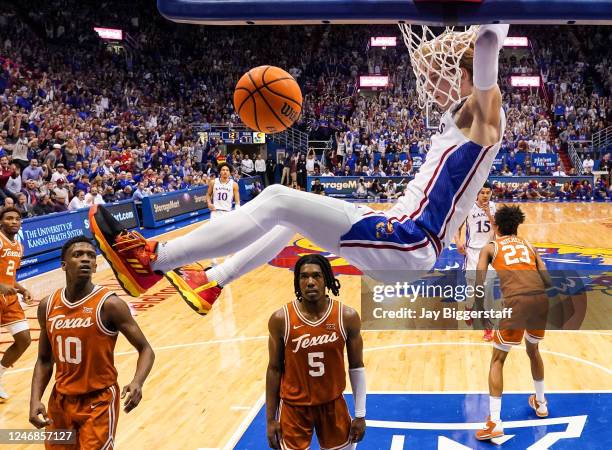 Gradey Dick of the Kansas Jayhawks dunks the ball against Sir'Jabari Rice and Marcus Carr of the Texas Longhornsduring the second half at Allen...