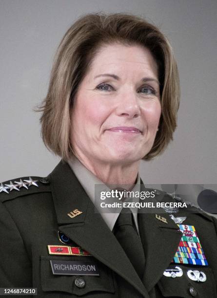 559 Laura Richardson Stock Photos, High-Res Pictures, and Images