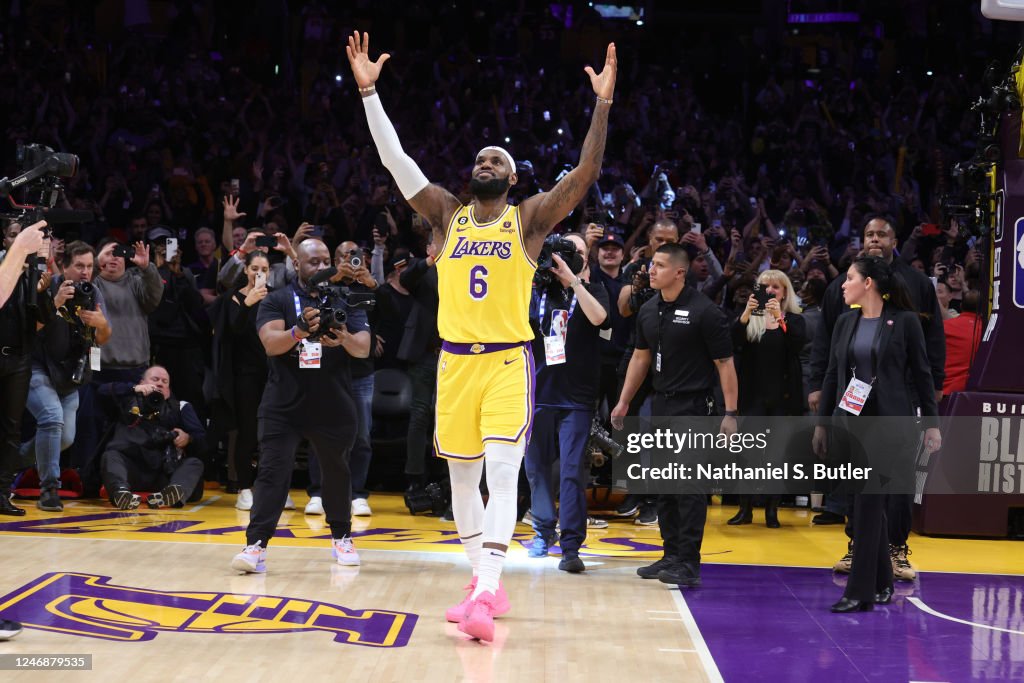 Oklahoma City Thunder v Los Angeles Lakers