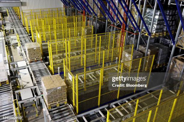 Conveyor System Photos and Premium High Res Pictures - Getty Images