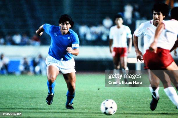 Diego Maradona of Napoli in action during the friendly match between Japan and Napoli at the National Stadium August 12, 1988 in Tokyo, Japan.