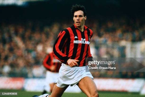 Marco Van Basten of AC Milan in action during the Serie A match between Napoli and AC Milan at the Stadio Sao Paulo on November 27, 1988 in Naples,...
