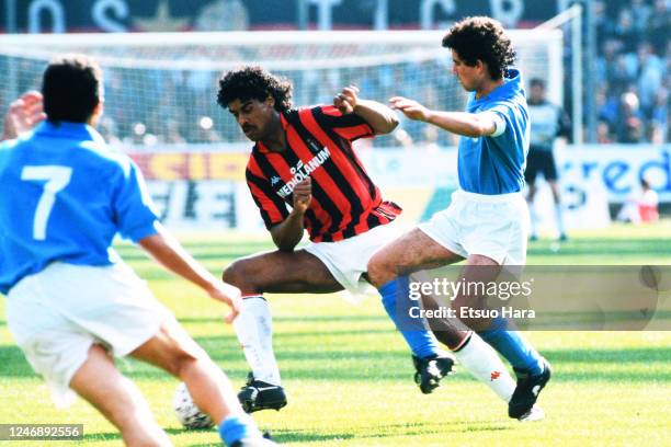 Frank Rijkaard of AC Milan in action during the Serie A match between AC Milan and Napoli at the Stadio Giuseppe Meazza on April 9, 1989 in Milan,...