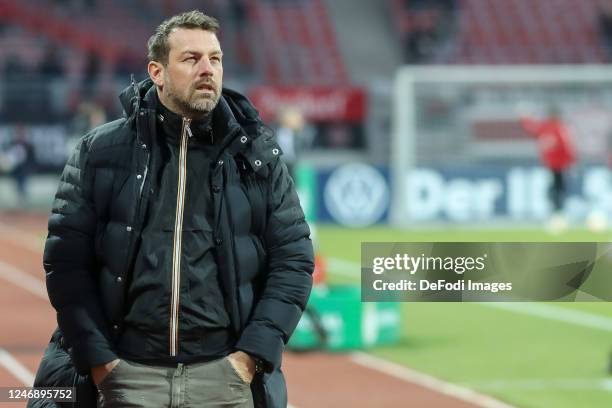 Head coach Markus Weinzierl of 1. FC Nuernberg looks on prior to the DFB Cup round of 16 match between 1. FC Nürnberg and Fortuna Düsseldorf at...