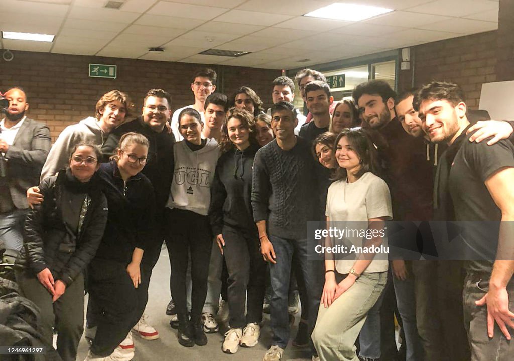 British Prime Minister Rishi Sunak poses for a photo with students at...  News Photo - Getty Images