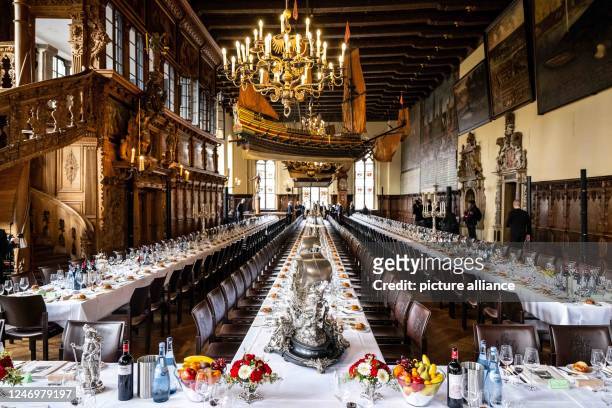 February 2023, Bremen: The table is set for the 479th Schaffermahlzeit in the town hall. Bremen's traditional meal dates back to 1545 and is...