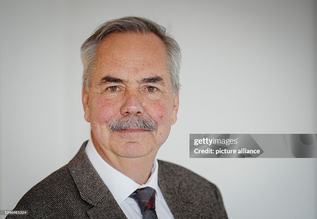 Ralf Rude Ralf Ketzel, CEO of Krauss-Maffei Wegmann , looks into the... News ...
