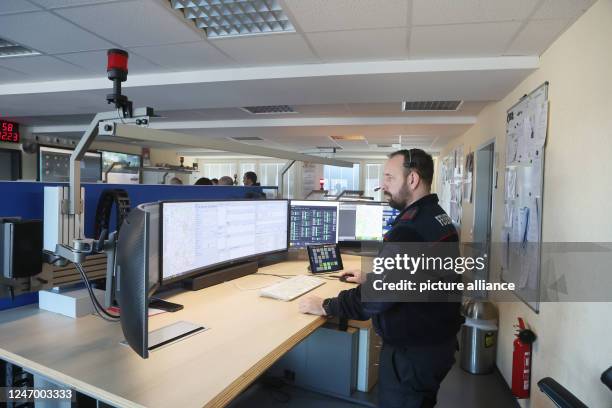 Command Center Call Examples 261 Call Center Command Center Stock Photos, High-Res Pictures, and ...