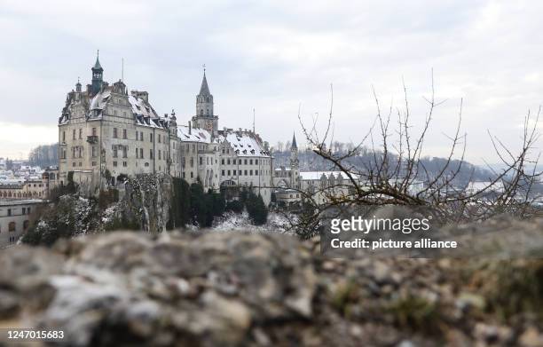February 2023, Baden-Württemberg, Sigmaringen: Sigmaringen Castle, also called Hohenzollern Castle, which is lightly covered with snow, towers behind...
