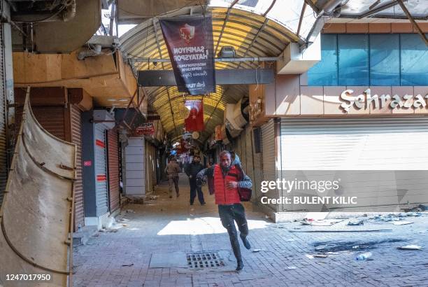 Man suspected to be thief runs away in the Antakia historical jewellery bazaar reportedly beaten by locals and police in Hatay on February 11 after a...