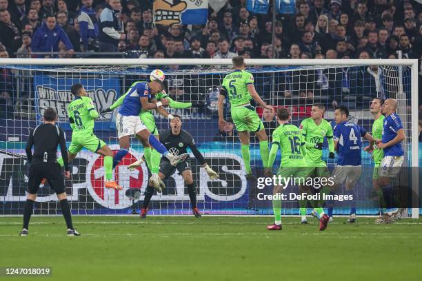 Moritz Jenz of FC Schalke 04 and Felix Nmecha of VfL Wolfsburg battle for the ball during the Bundesliga match between FC Schalke 04 and VfL...