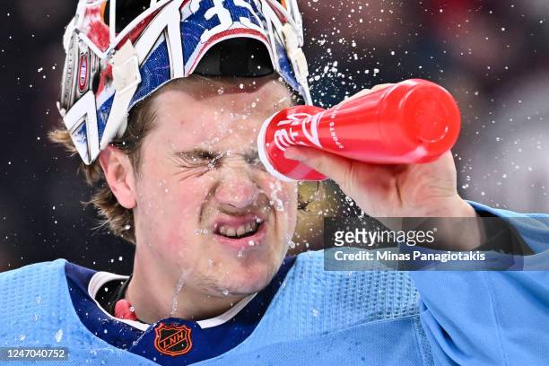 Goaltender Sam Montembeault of the Montreal Canadiens sprays water on his face during the first period against the New York Islanders at Centre Bell...
