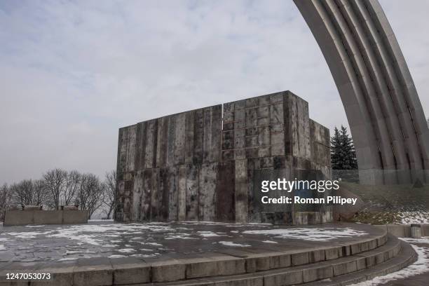 An empty space where once was the statue of two men holding up a medal representing the Soviet Union's Order of Friendship of Peoples, under The Arch...