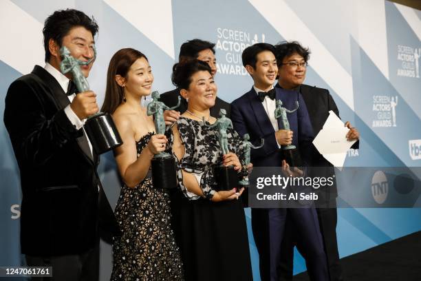 January 19, 2020: The cast of Parasite: Song Kang Ho, So-dam Park, Jeong-eun Lee, Sun-kyun Lee, Woo-sik Choi and director Bong Joon-Ho, backstage at...