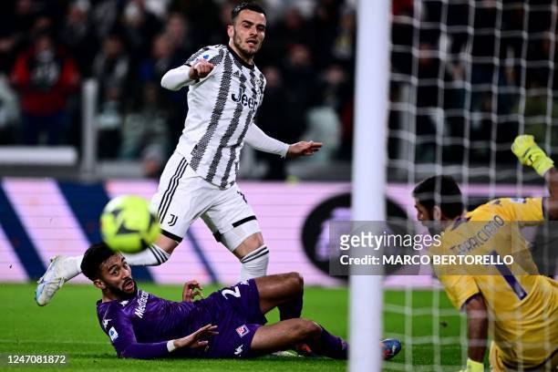 Juventus' Serbian midfielder Filip Kostic attempts to shoot on target past Fiorentina's Argentinian forward Nicolas Gonzalez and Fiorentina's Italian...