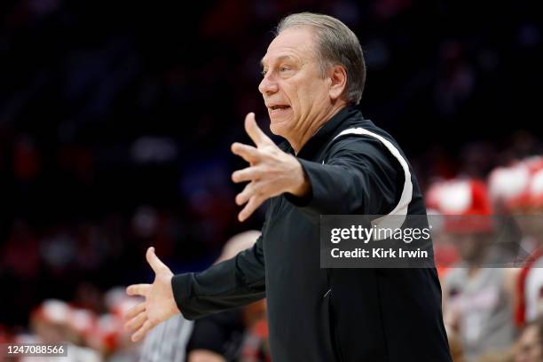 Head coach Tom Izzo of the Michigan State Spartans yells at his players during the first half of the game against the Ohio State Buckeyes at the...