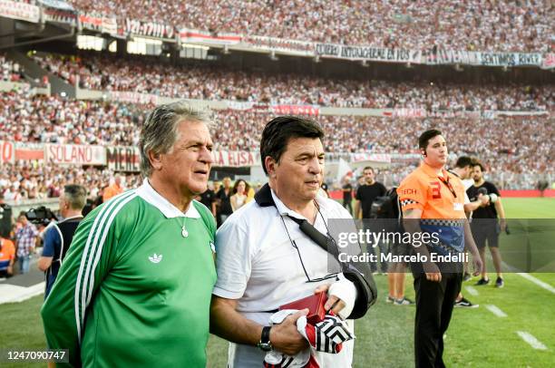 World Cup 1978 champion Ubaldo Matildo Fillol and FIFA World Cup 1978 and 1986 champion Daniel Passarella look on during a tribute before a match...