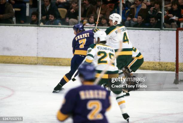 Minnesota Stars 326 Minnesota North Stars Circa 1980 Stock Photos, High-Res Pictures ...