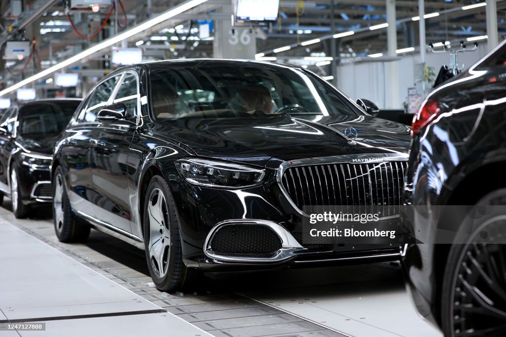 Mercedes-Benz Group AG Assembly Plant Ahead of Annual Earnings
