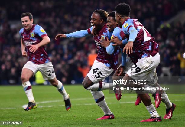 Michael Obafemi of Burnley and team mates celebrate equalizer during the Sky Bet Championship match between Burnley and Watford at Turf Moor on...