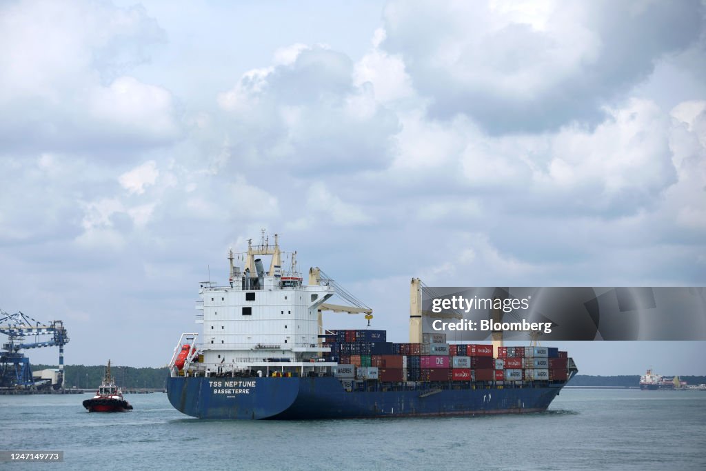Container Tanjung The TSS Neptune container ship sails into the Port of Tanjung... News ...