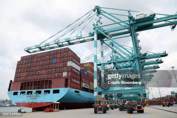 Container Tanjung 102 Port Of Tanjung Pelepas Stock Photos, High-Res Pictures, and Images ...