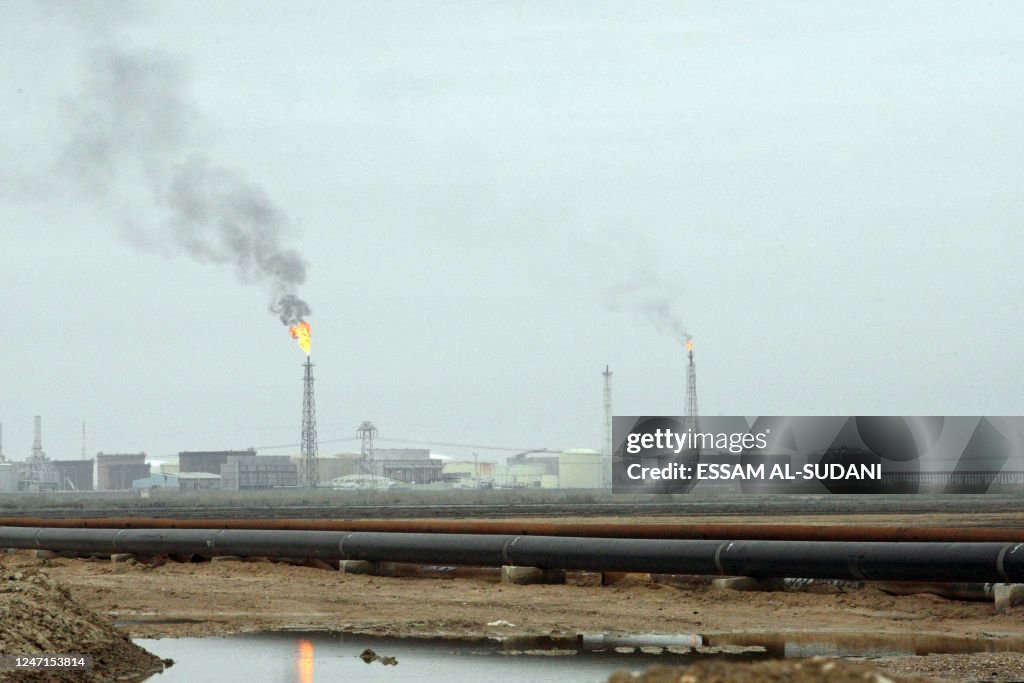 Iraq Refineries A partial view shows the southern Iraqi Shuaiba oil refinery near the ...