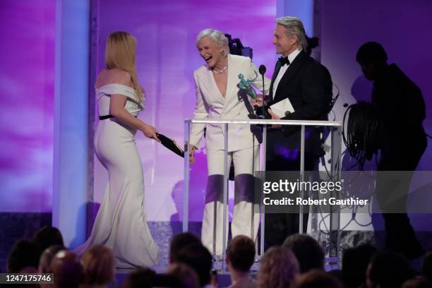 January 27, 2019- Patricia Arquette greets Glenn Close and Michael Douglas during the show at the 25th Screen Actors Guild Awards at the Los Angeles...