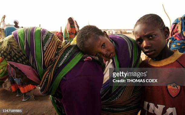 Sudanese refugees are seen 26 June 2004 in Chad at the Iridimi refugee camp harbouring 15,000 refugees who fled the Darfur region where rebels...