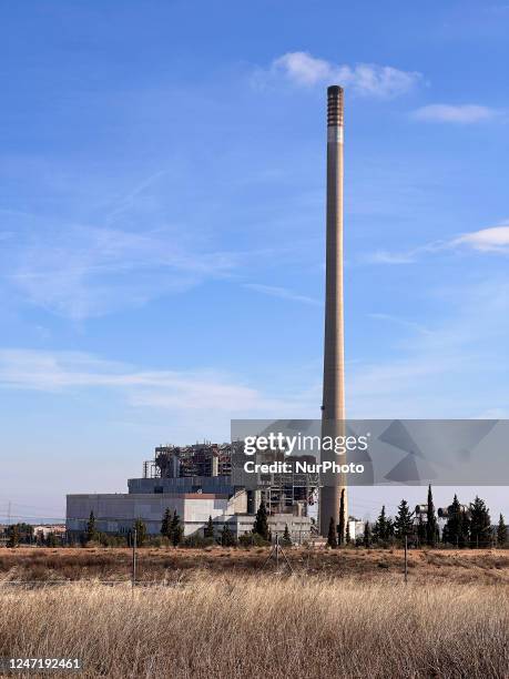 The chimney of the coal-powered thermal power plant of Teruel, situated on the town of Andorra, was demolished this Thursday after having closed on...