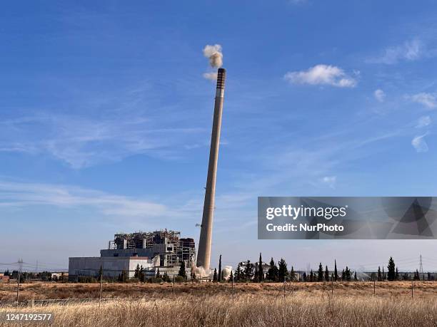 The chimney of the coal-powered thermal power plant of Teruel, situated on the town of Andorra, was demolished this Thursday after having closed on...