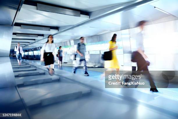 rush hour commuters in walkway in hong kong - central hall stock pictures, royalty-free photos & images